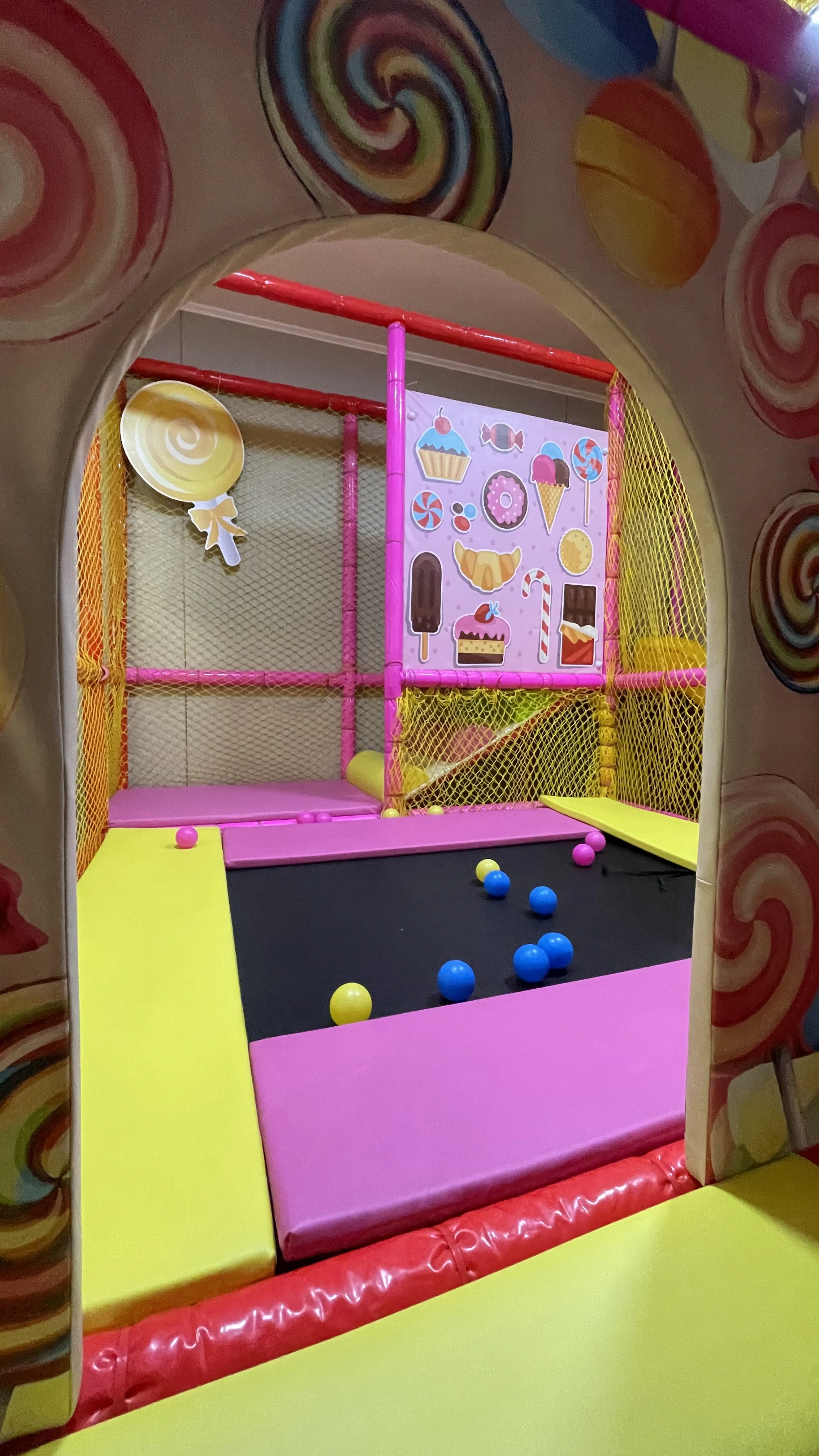 Parque de juegos para niños en el restaurante